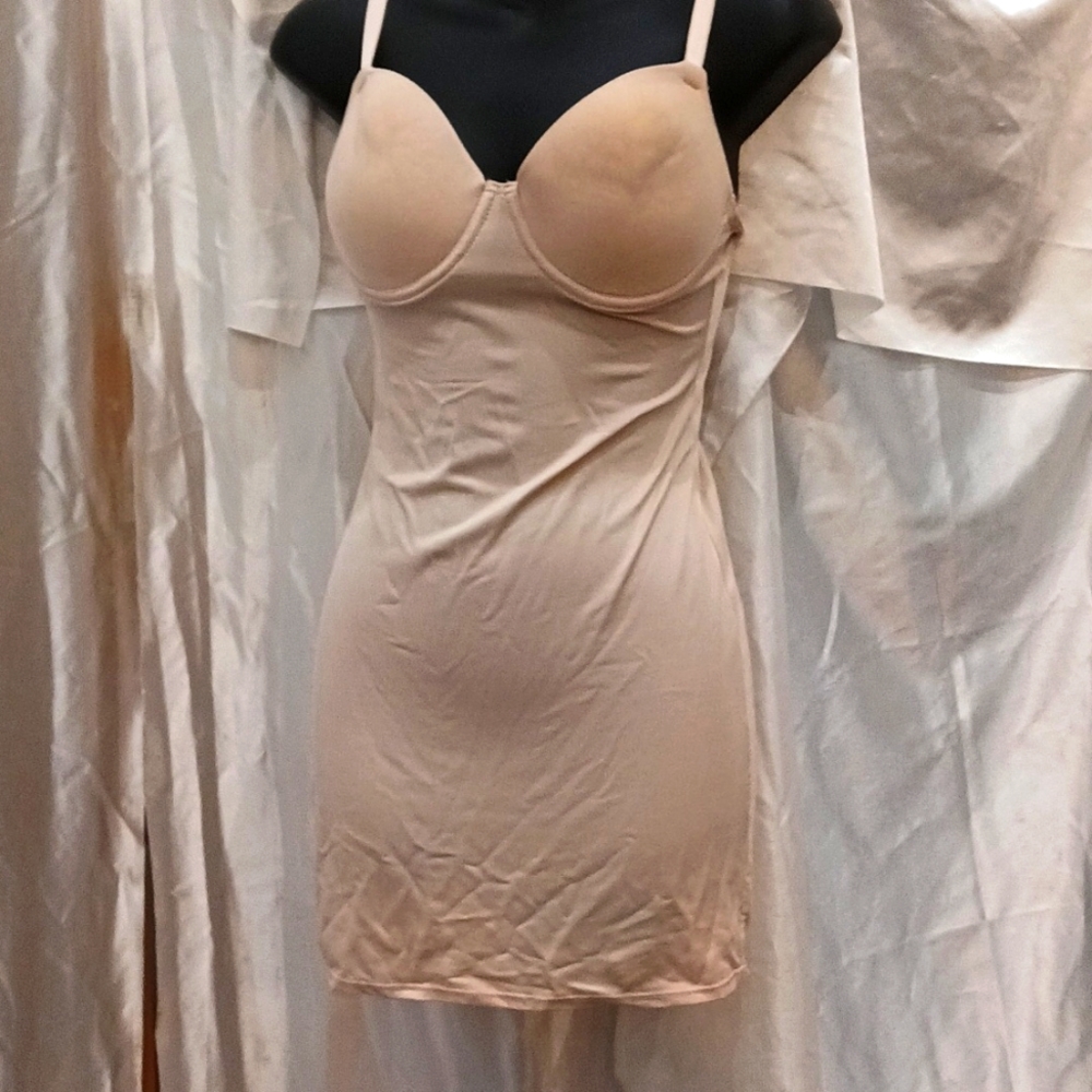 Nip Tuck And Boost Shapewear Underwire Padded Sli… - image 1